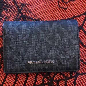 Authentic Michael Kors Woman’s Wallet. New NO TAG.
